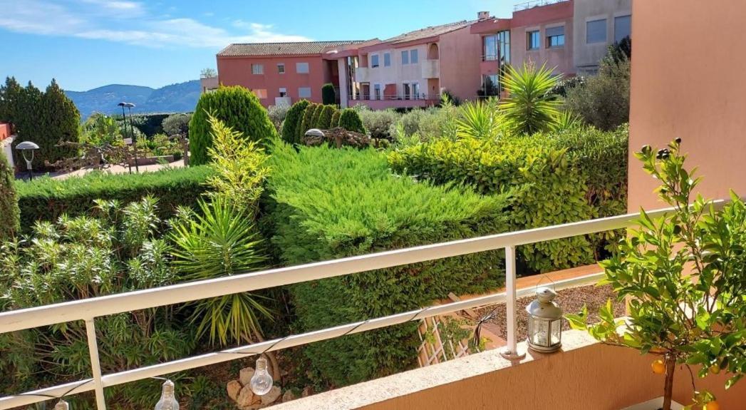 Chambre Lit 2 Personnes Dans Appartement Du Logeur Mandelieu Εξωτερικό φωτογραφία